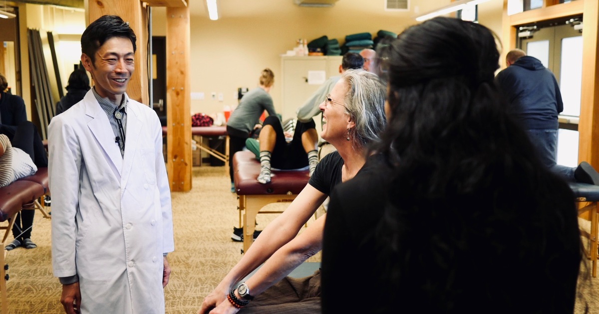 2019年の秋にアメリカのポートランドにある東洋医学の大学で講義をしている様子