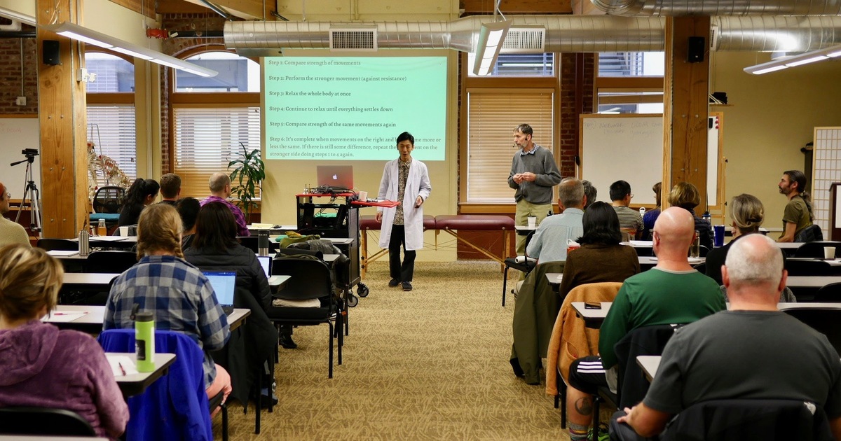 2019年の秋にアメリカのポートランドにある東洋医学の大学で講義をしている様子